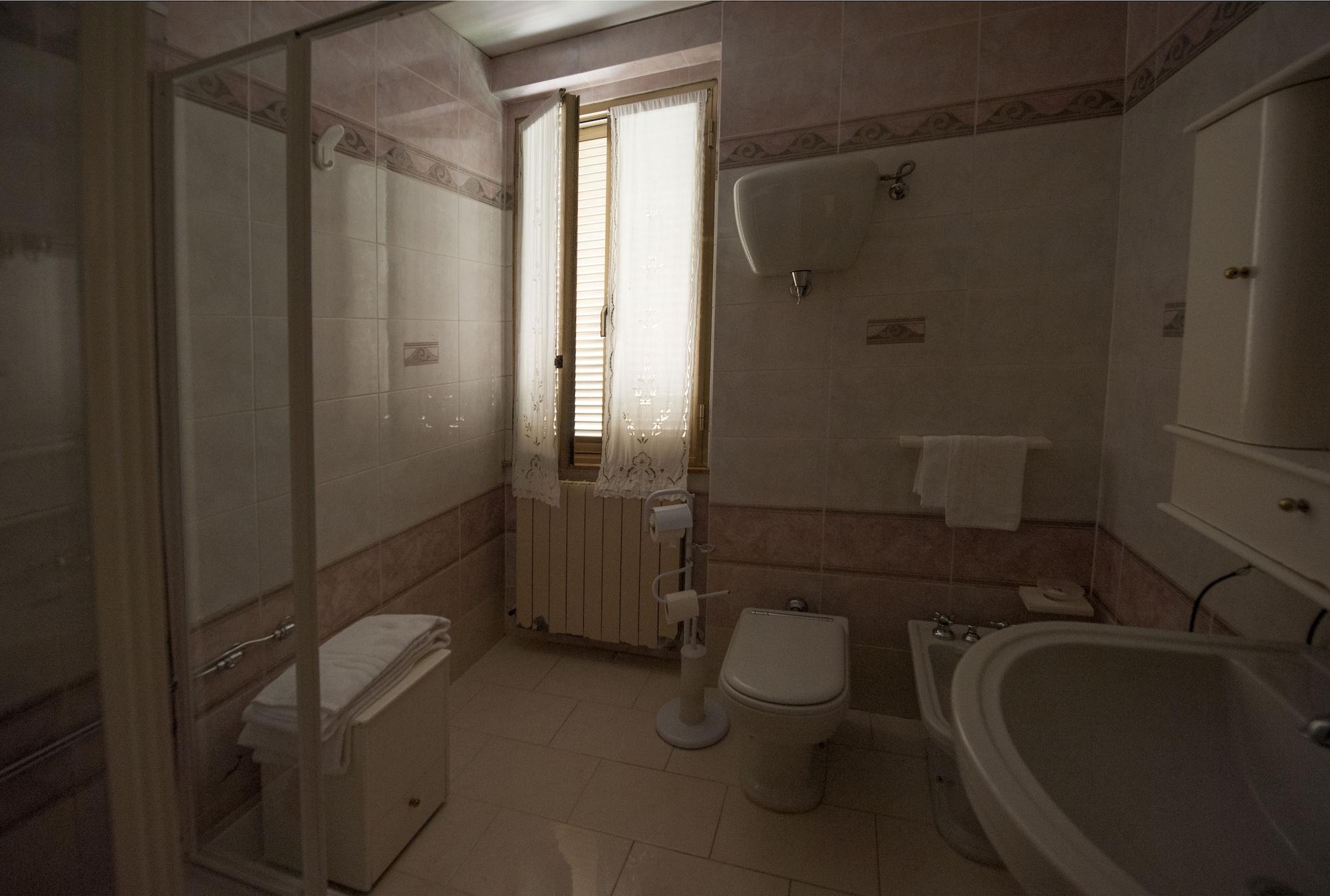 Hotel Athena