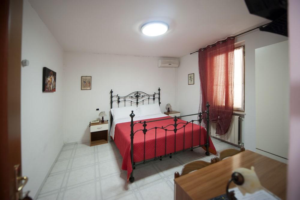 Hotel Athena